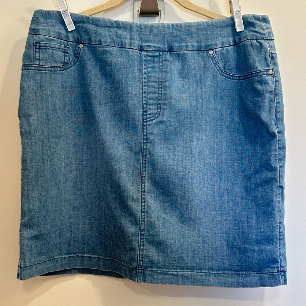 Chicos Denim Skort size 1 (M 8/10)